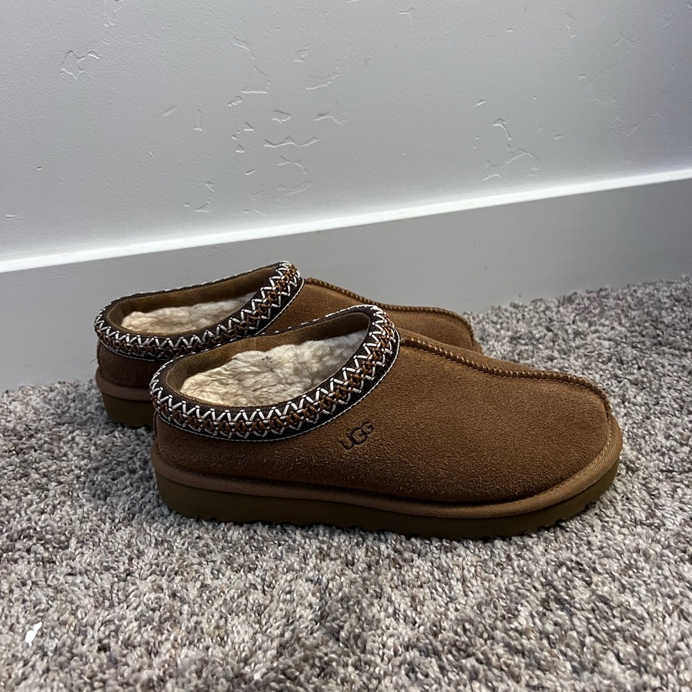 UGG Tasman